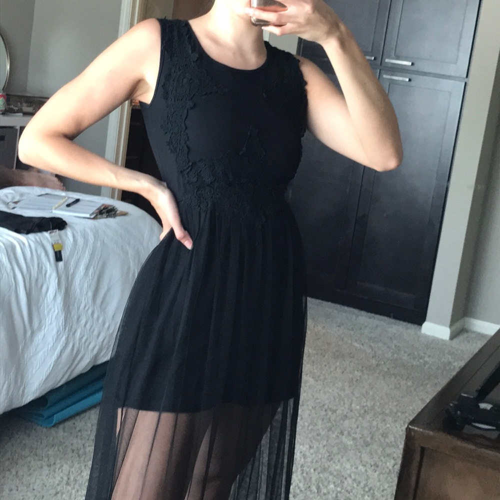 Hearts & Bows Lace Maxi Dress - Picture 3 of 6